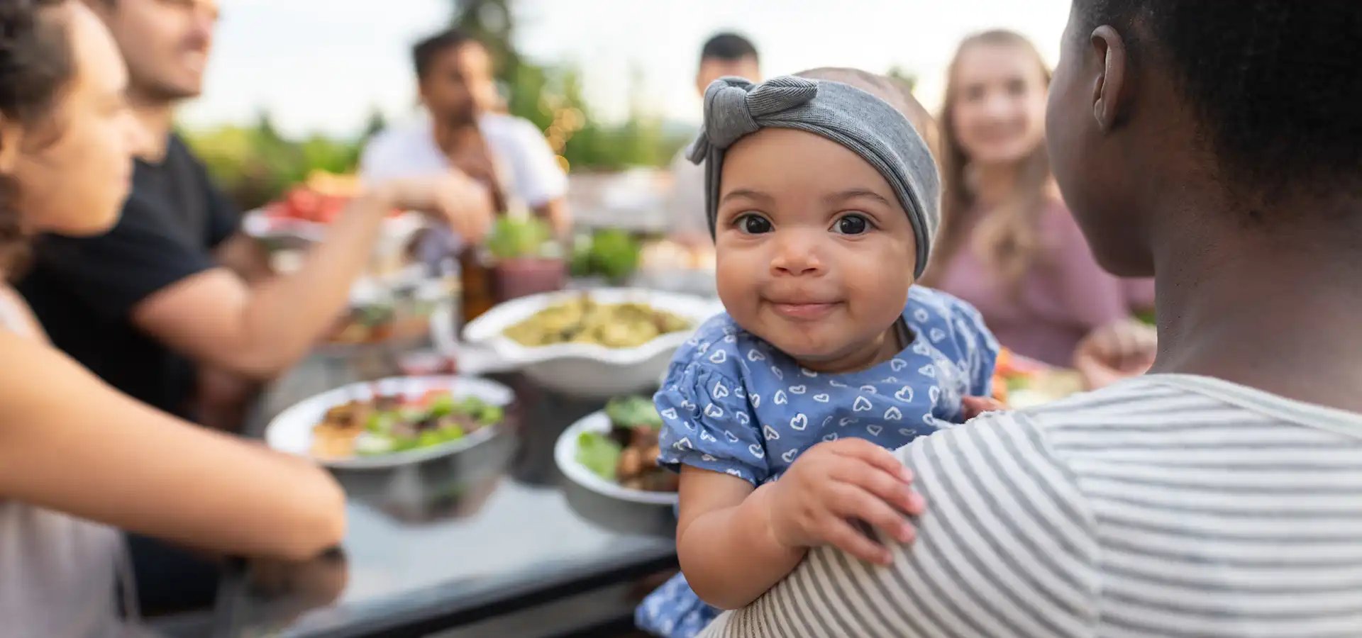 indigo-community-friends-and-family-communal-dinner